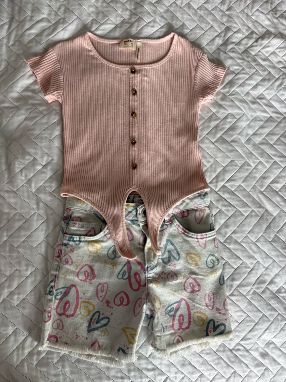 Summer set for girls: Pink Ribbed Tshirt with Heart Print denim shorts